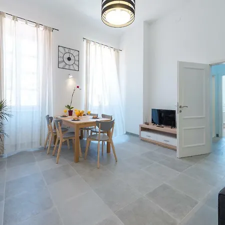 Nikili Old Apartment